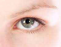 gözüm seyiriyor neden olabilir sol gözüm seğiriyor sağ gözüm seğiriyor göz seğirmesi neden olur