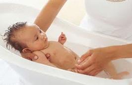 bebek nasıl banyo ettirilir, bebek nasıl yıkanır