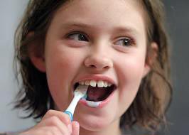 çocukta dişte sarı lekeler çocukta diş çürükleri çocuklarda diş fırçalama